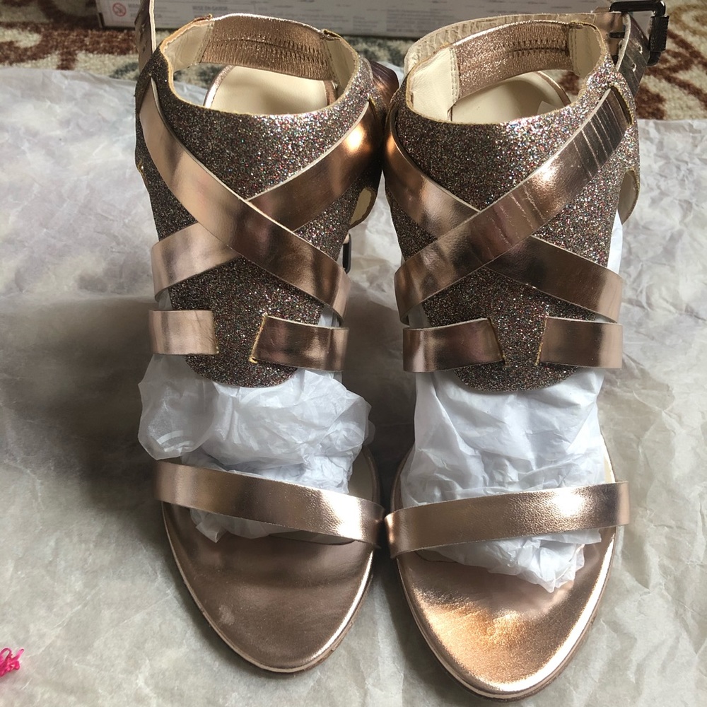 Vera Wang Gold Garmin Heel size 8.5